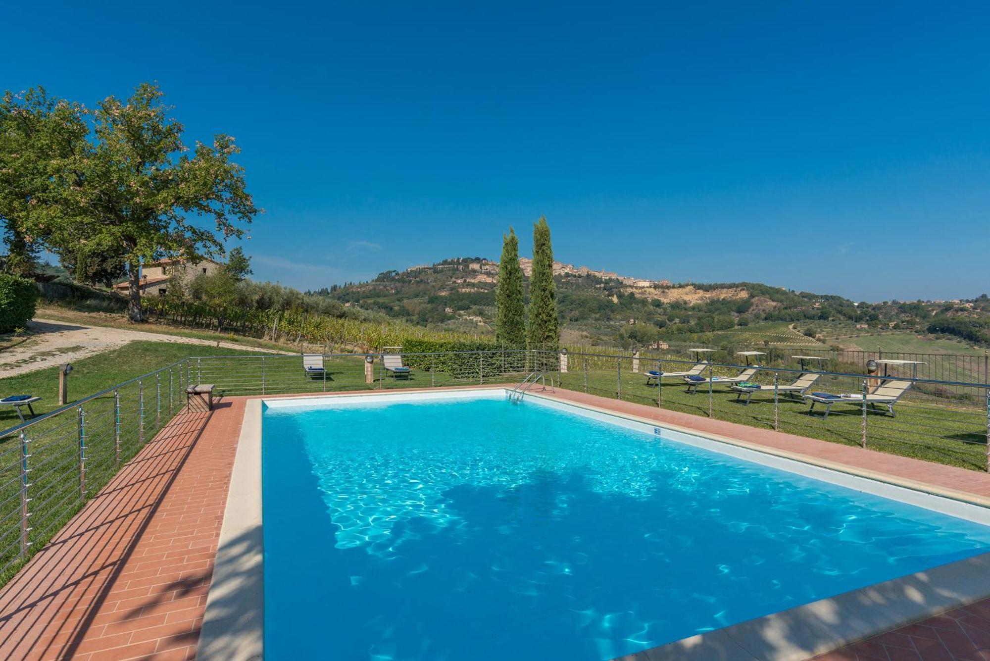 The Grapevine By Manvi Bed & Breakfast Montepulciano Exterior photo