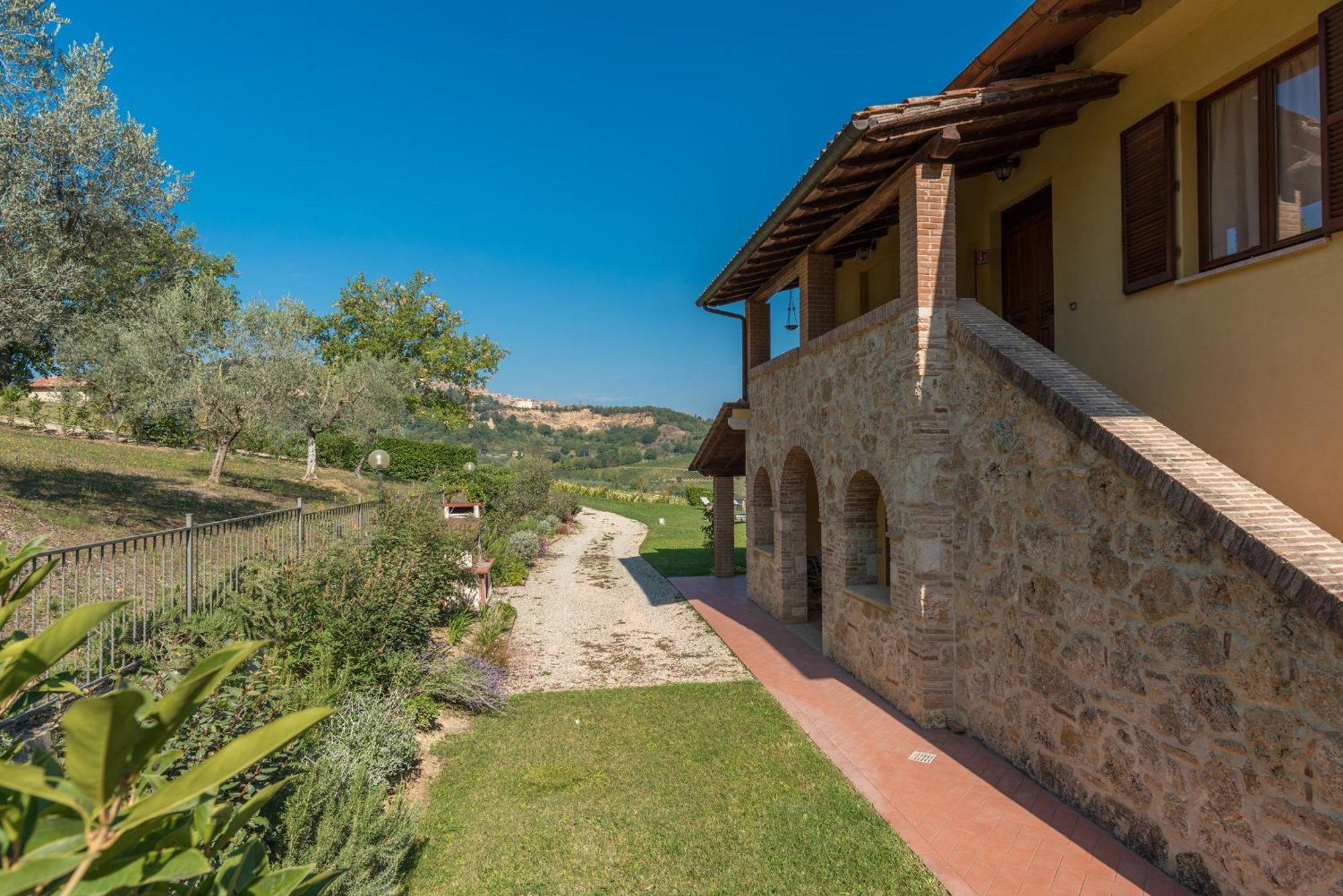 The Grapevine By Manvi Bed & Breakfast Montepulciano Exterior photo